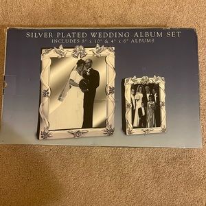 Wedding album set.